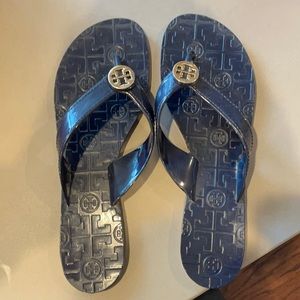Tory Burch jelly Thora flip flop in navy. Size 11